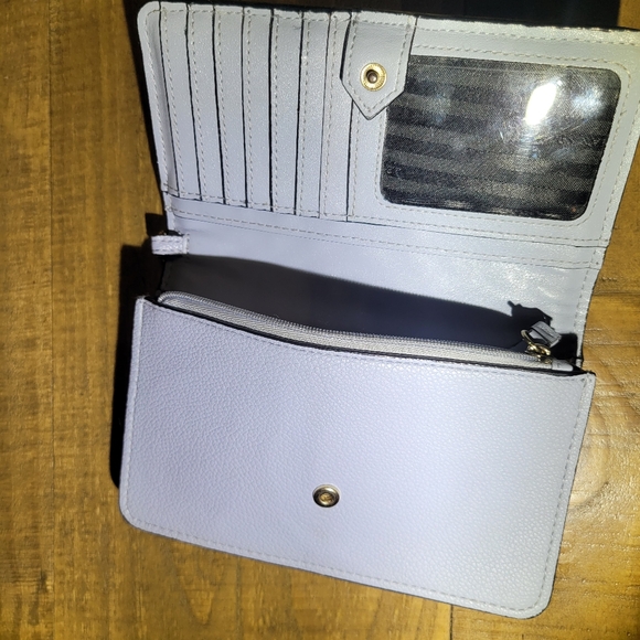 💥REDUCED💥VICTORIA'S SECRET TECH WRISTLET LIMITED EDITION COLOR- SKYFLOWER - Picture 5 of 6